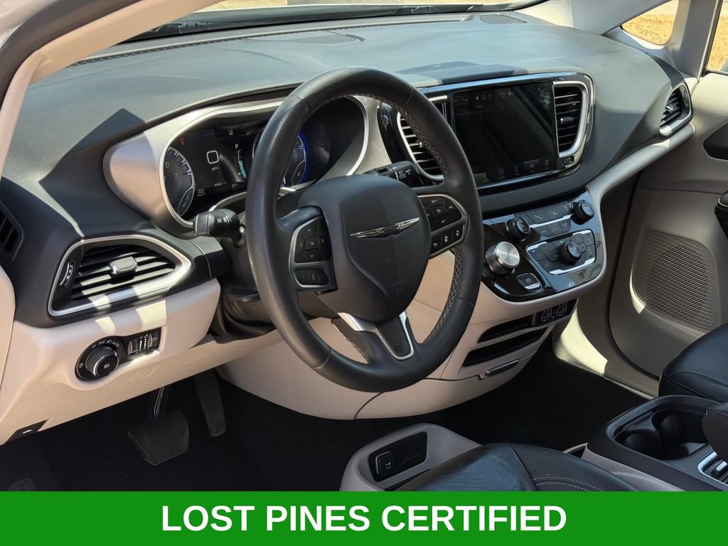 Used 2023 Chrysler Pacifica Touring-L FWD image 9