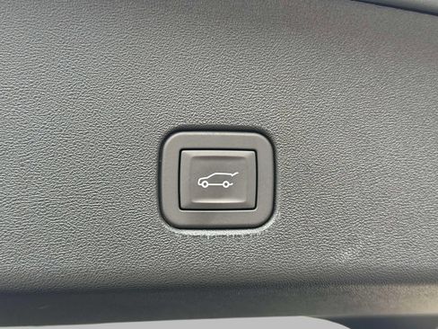Used 2025 Cadillac Optiq Sport 2 w/ LPO, Floor Liner Package AWD/4WD image 18