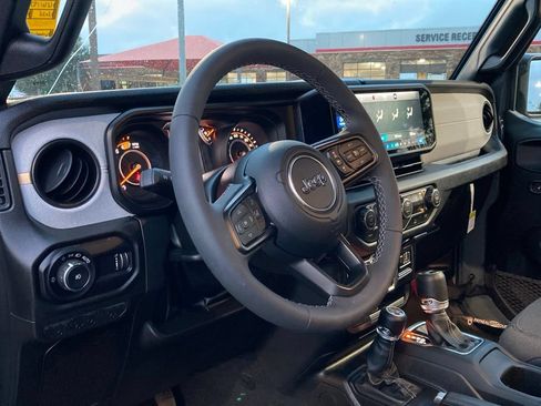 Used 2026 Jeep Wrangler Unlimited Sport AWD/4WD image 9