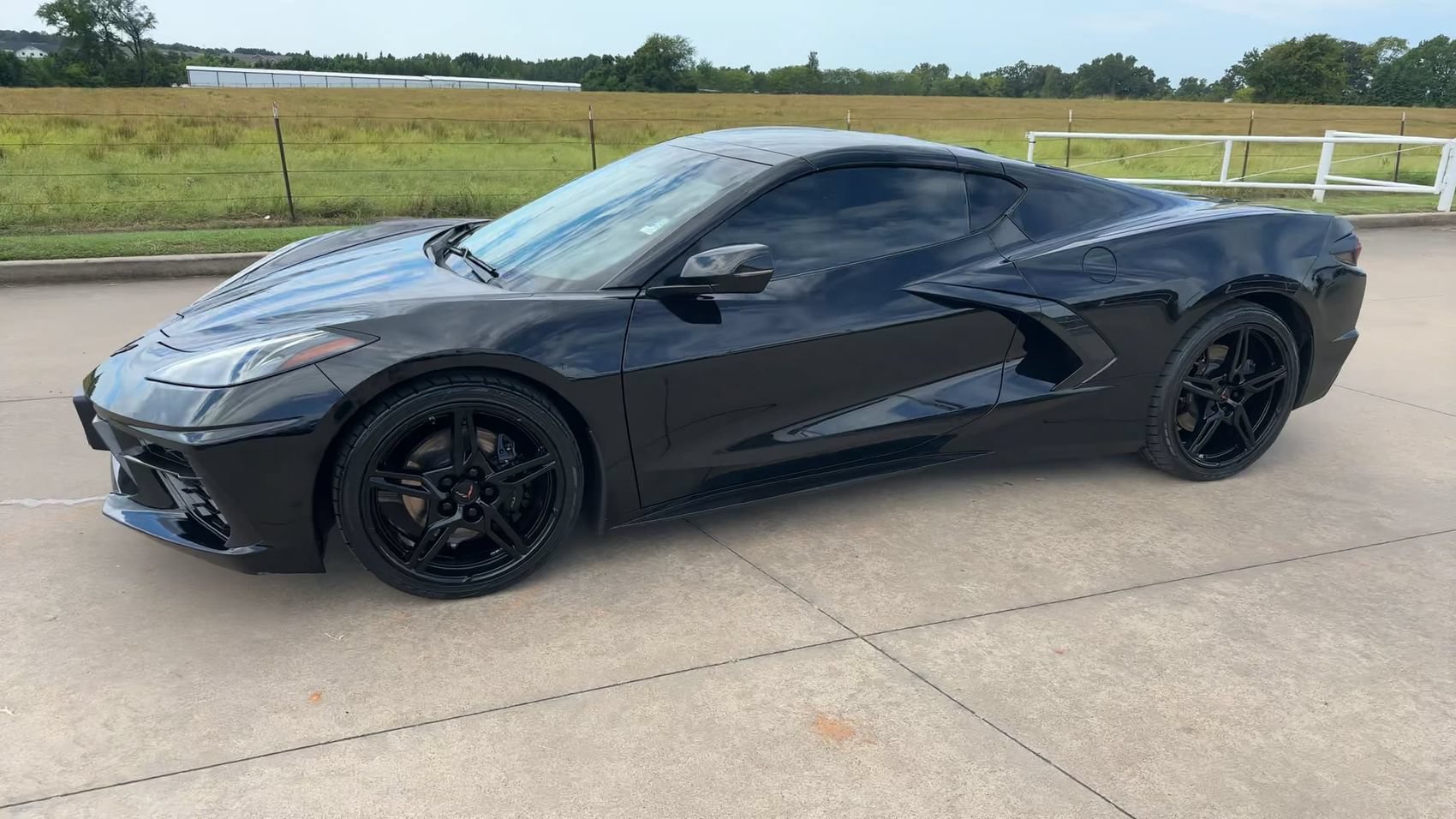 Used 2025 Chevrolet Corvette Stingray Premium Cpe w/ 3LT RWD image 4