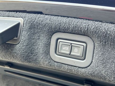 New 2026 Bentley Flying Spur Azure image 23