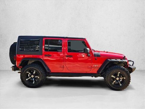 Used 2018 Jeep Wrangler Unlimited Sahara w/ Connectivity Group image 4