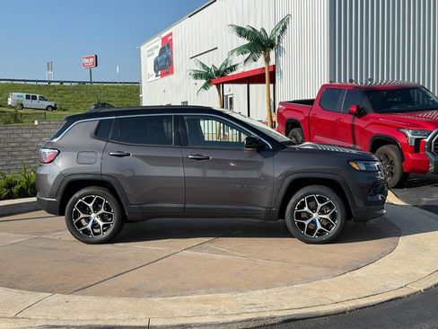 Used 2024 Jeep Compass Limited AWD/4WD image 2