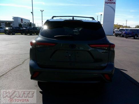 Used 2023 Toyota Highlander Limited image 3