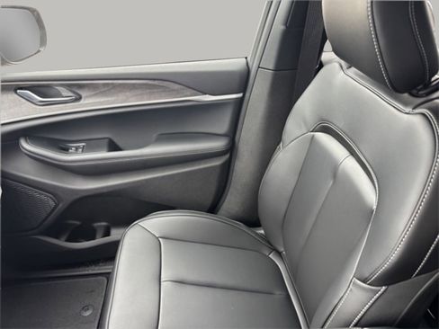 New 2025 Jeep Grand Cherokee L Limited image 22