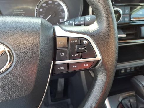 Used 2023 Toyota Highlander L image 21