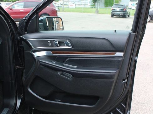 Used 2017 Ford Explorer Limited w/ Equipment Group 301A AWD/4WD image 25