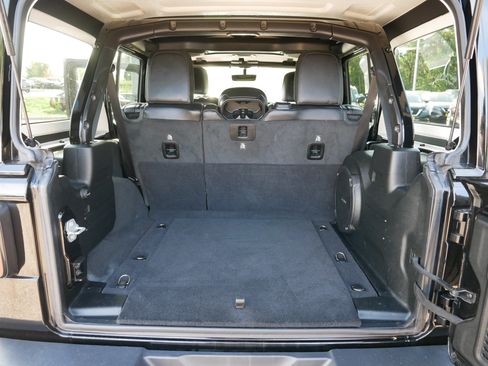 Used 2020 Jeep Wrangler Unlimited Sahara image 18