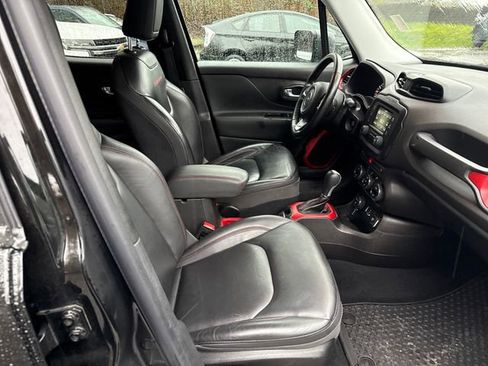 Used 2016 Jeep Renegade Trailhawk w/ Premium Trailhawk Package image 11