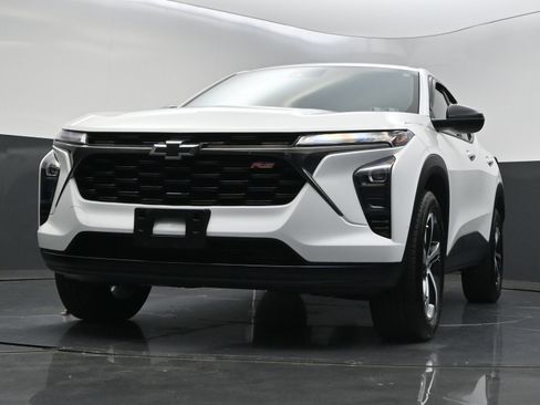 Certified 2024 Chevrolet Trax RS w/ Driver Confidence Package FWD image 35
