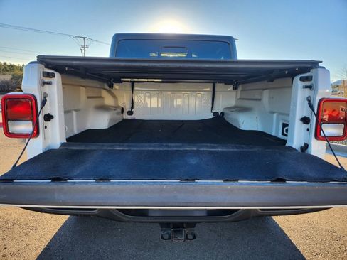 Used 2022 Jeep Gladiator Rubicon w/ Cold Weather Group image 13