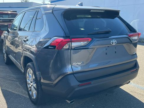 Used 2022 Toyota RAV4 XLE Premium FWD image 6