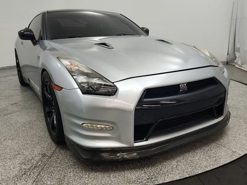 Used 2010 Nissan GT-R Premium AWD/4WD image 12