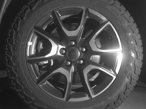 Used 2025 Jeep Compass Trailhawk image 12