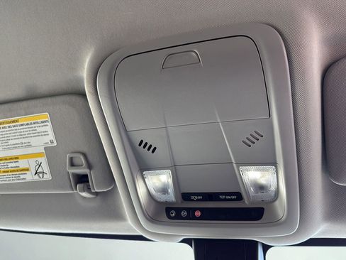 Used 2024 Chevrolet Equinox LT FWD image 15