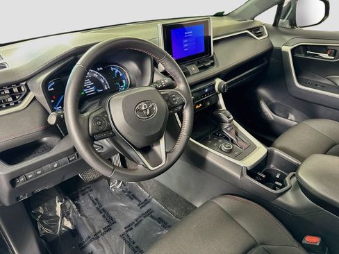 Used 2024 Toyota RAV4 SE w/ Weather & Moonroof Package AWD/4WD image 19