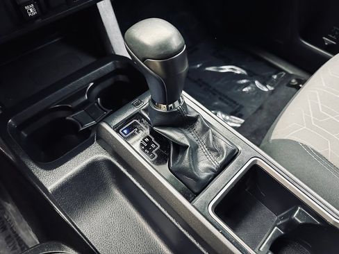 Used 2020 Toyota Tacoma TRD Off-Road AWD/4WD image 36