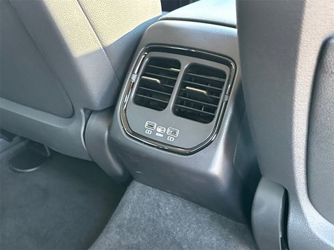 New 2025 VinFast VF 8 Eco image 16