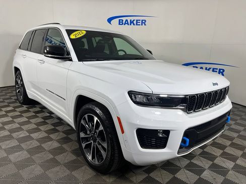 Used 2022 Jeep Grand Cherokee Overland w/ Luxury Tech Group IV AWD/4WD image 8