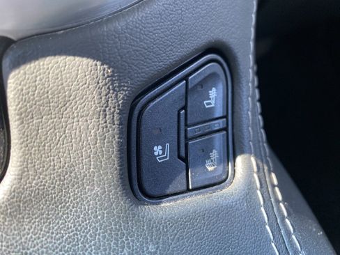 Used 2019 GMC Yukon SLT image 29