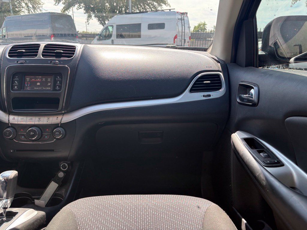 Used 2020 Dodge Journey SE w/ SE Popular Equipment Group FWD image 8