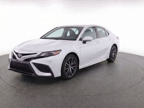 Used 2023 Toyota Camry SE AWD/4WD image 3