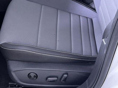 Used 2025 Volkswagen Jetta SE w/ Sunroof Package image 12