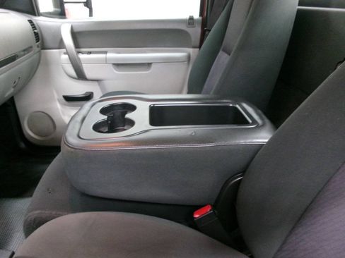 Used 2014 Chevrolet Silverado 2500 W/T w/ Snow Plow Prep Package AWD/4WD image 21