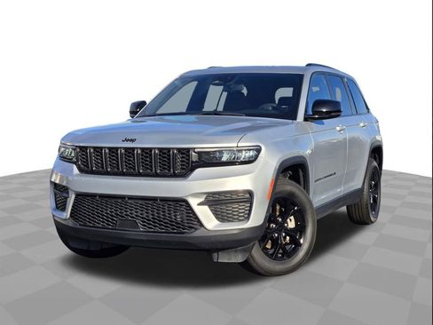 Used 2024 Jeep Grand Cherokee Altitude image 1