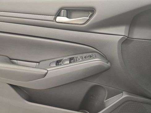 Used 2025 Nissan Altima 2.5 SV FWD image 31