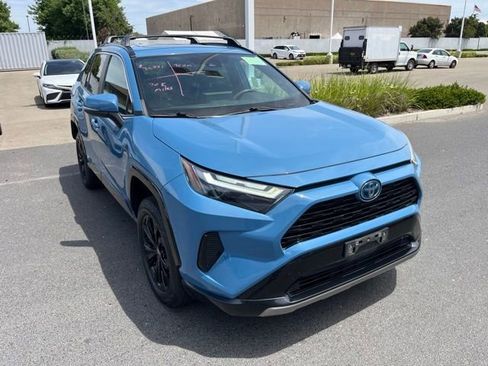 Used 2022 Toyota RAV4 SE w/ Convenience Package AWD/4WD image 3
