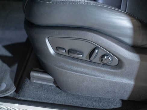 Certified 2023 Porsche Cayenne AWD/4WD image 12