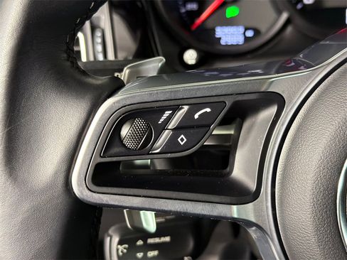 Used 2021 Porsche Macan image 27