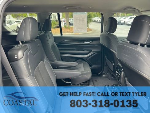Used 2023 Jeep Grand Cherokee L Laredo RWD image 25