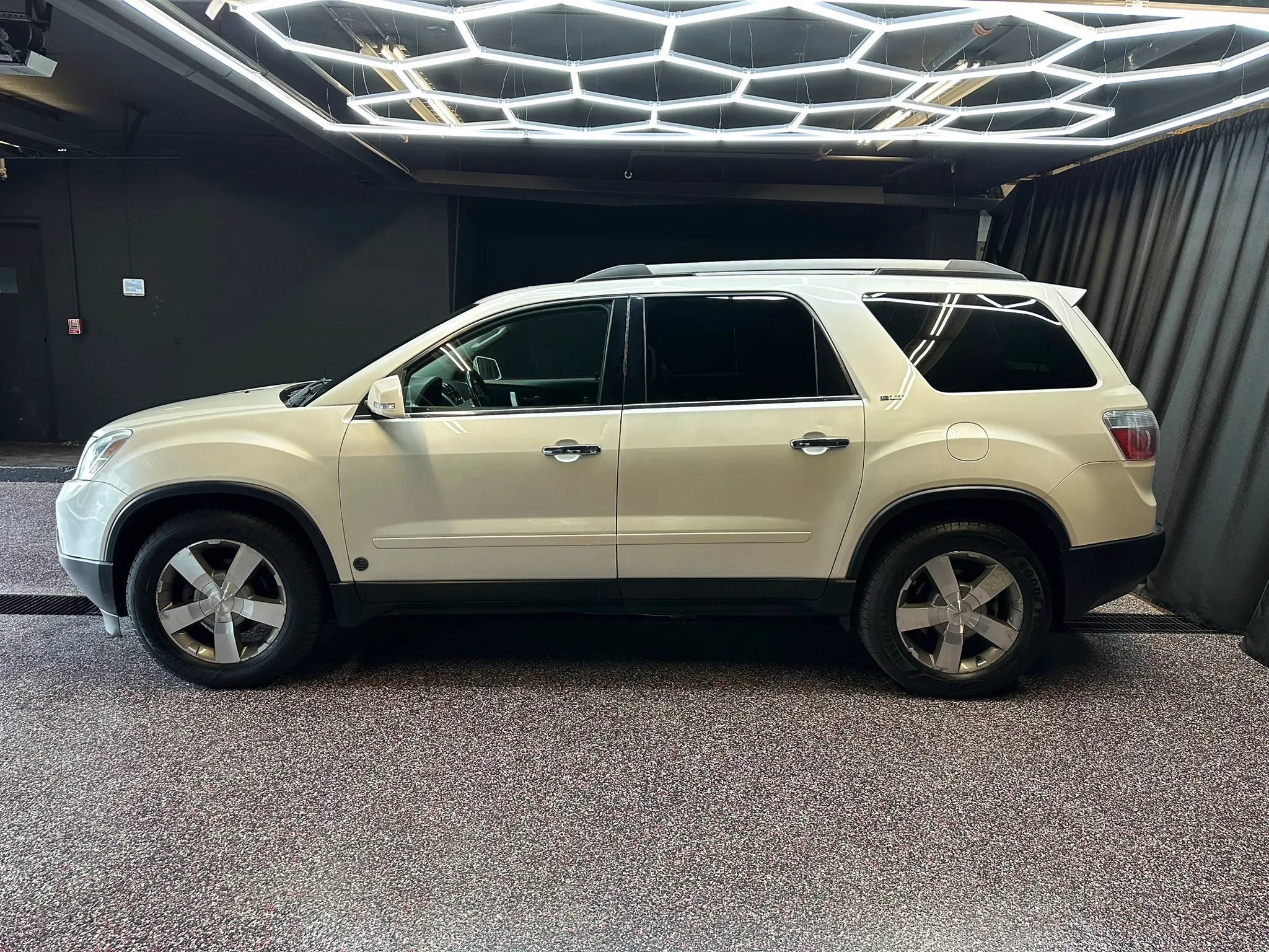 Used 2012 GMC Acadia SLT AWD/4WD image 4