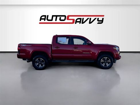 Used 2018 Toyota Tacoma TRD Sport image 8