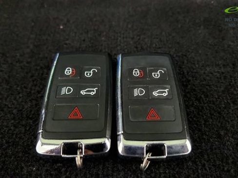 Used 2023 Land Rover Discovery Metropolitan Edition AWD/4WD image 84