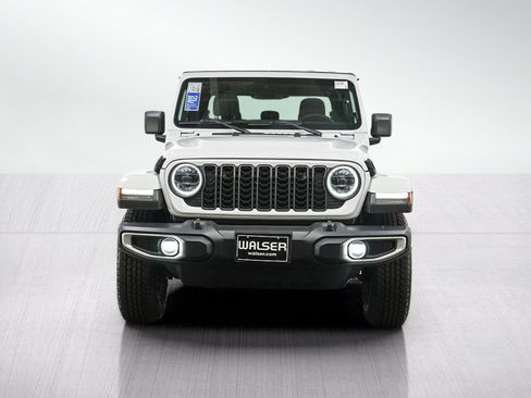 Used 2024 Jeep Gladiator Sport AWD/4WD image 8