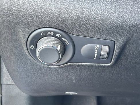 Certified 2024 Jeep Compass Sport image 33