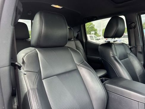 Used 2019 Toyota Tacoma TRD Sport AWD/4WD image 24