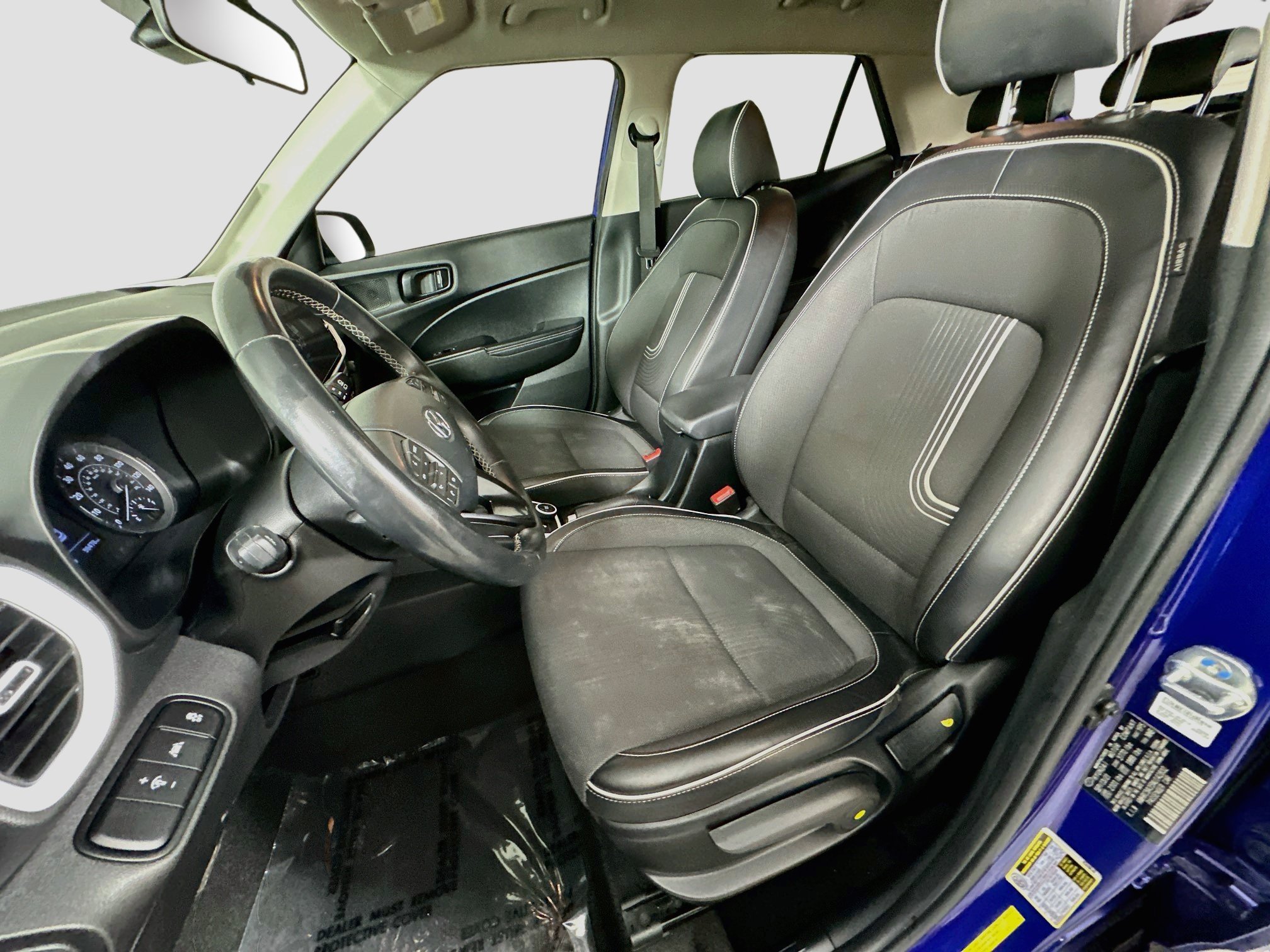 Used 2022 Hyundai Venue Limited FWD image 16