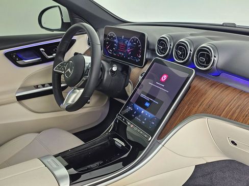 Used 2025 Mercedes-Benz C 300 4MATIC Sedan image 39