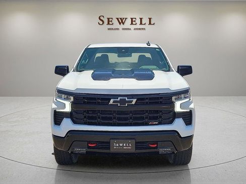 Used 2025 Chevrolet Silverado 1500 LT Trail Boss w/ Convenience Package II AWD/4WD image 8