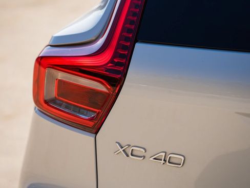 Certified 2023 Volvo XC40 Recharge Ultimate AWD/4WD image 4