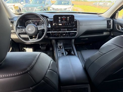 Used 2025 Nissan Pathfinder SL FWD image 35