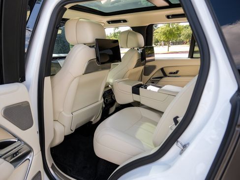 Used 2024 Land Rover Range Rover Autobiography image 35