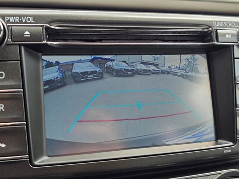Used 2015 Toyota RAV4 LE AWD/4WD image 30