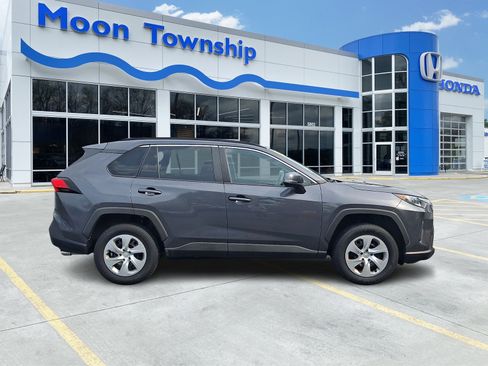 Used 2020 Toyota RAV4 LE w/ All Weather Liner Package AWD/4WD image 7
