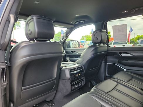 Used 2024 Jeep Wagoneer L Series II w/ Flexible Seating Group AWD/4WD image 15