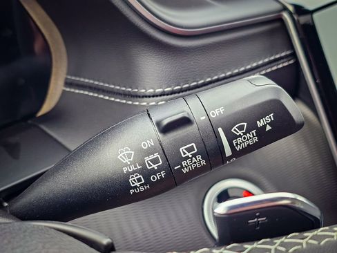 New 2025 Jeep Grand Cherokee Laredo X w/ Luxury Tech Group I image 17